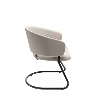 cadeira base em “s” tecido fendi