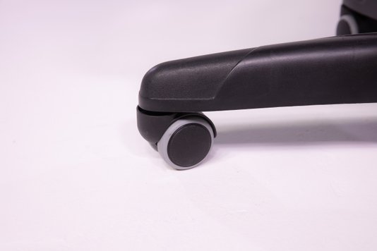 Cadeira C/ Apoio de Cabeça Em Couríssimo Preto