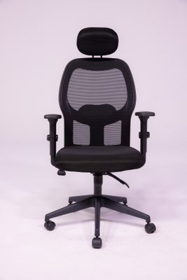 Cadeira Presidente Preta – Encosto em Tela com Apoio de Cabeça